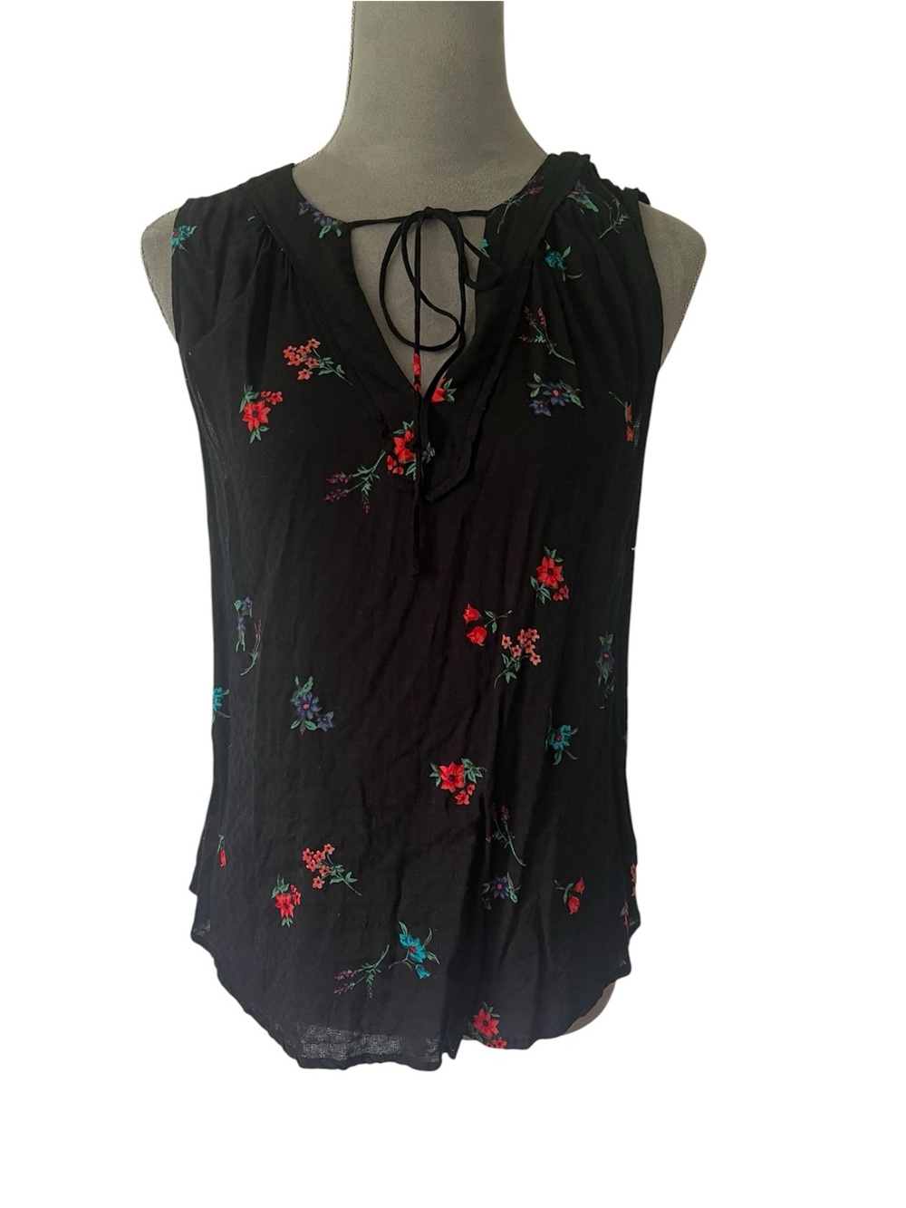 Old Navy Black Floral Tie-Front Sleeveless Camisole